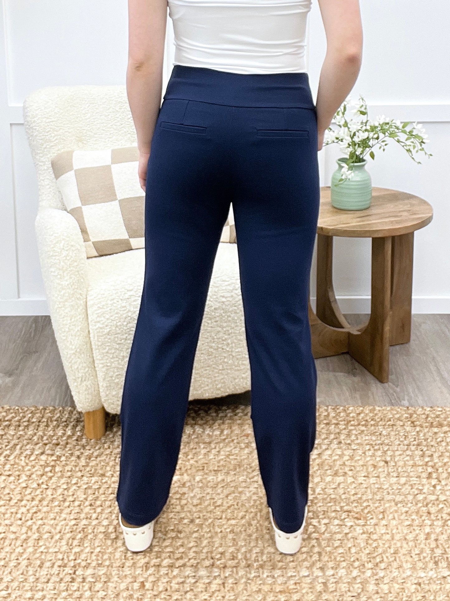 Dear Scarlett Women's Solid Straight Leg Magic Pants, Navy