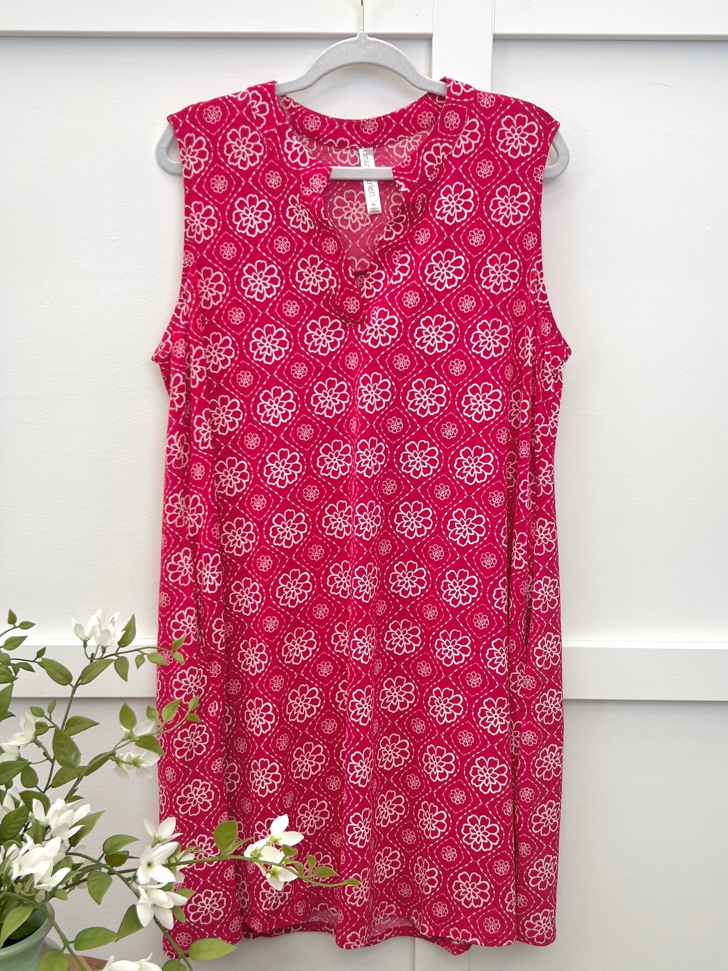 Dear Scarlett Women's Magenta & White Floral Sleeveless Lizzy Dress