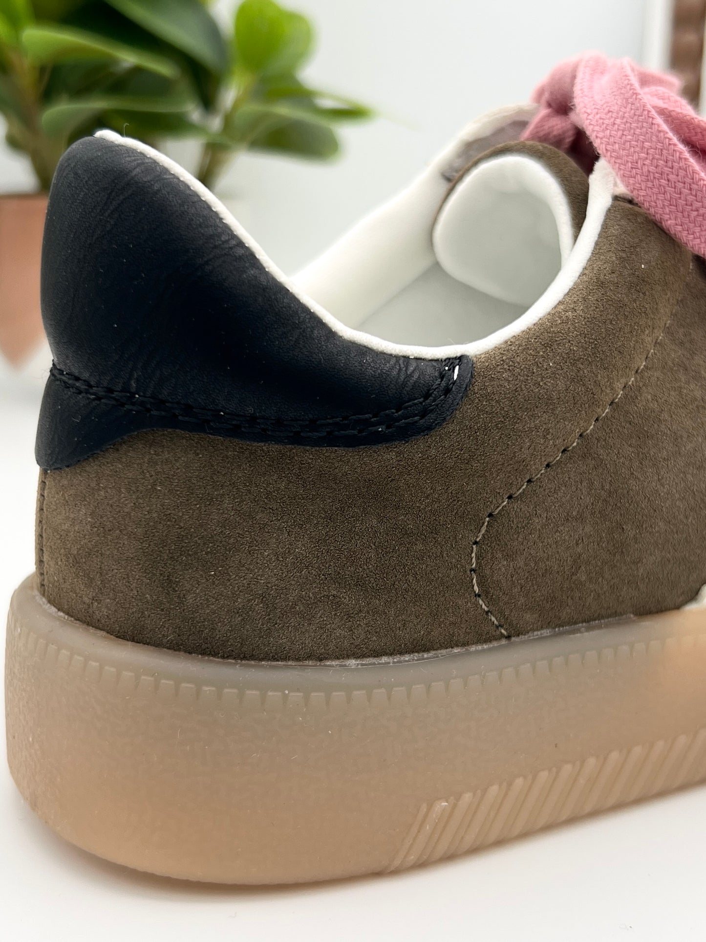 MIA Axel Sneakers