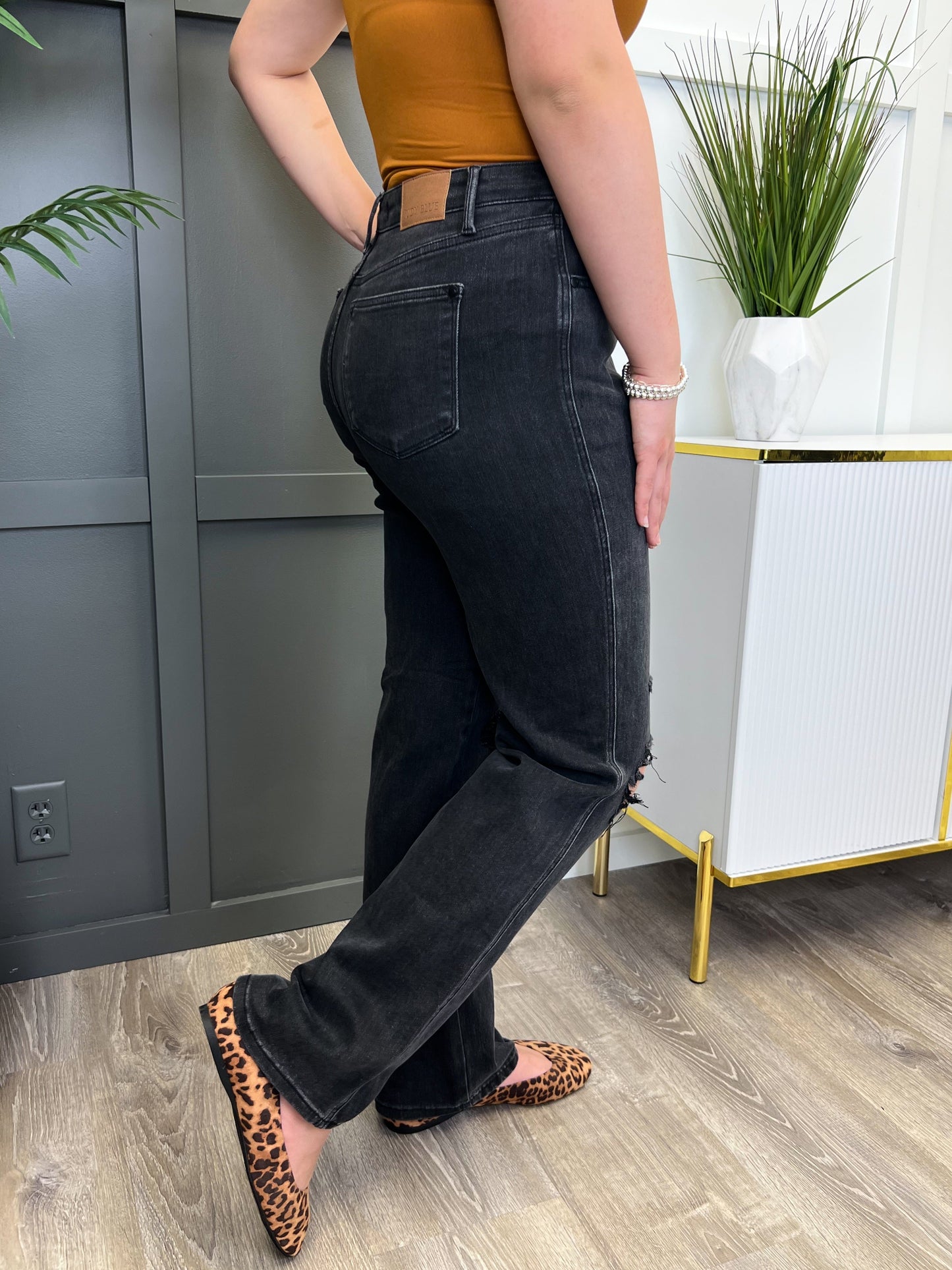 Judy Blue The Naomi Straight Leg Jeans