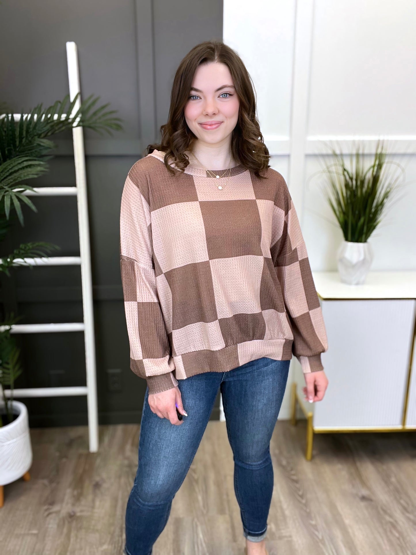 Women's REG/PLUS Mocha Checkered Oversized Sweatshirt Top