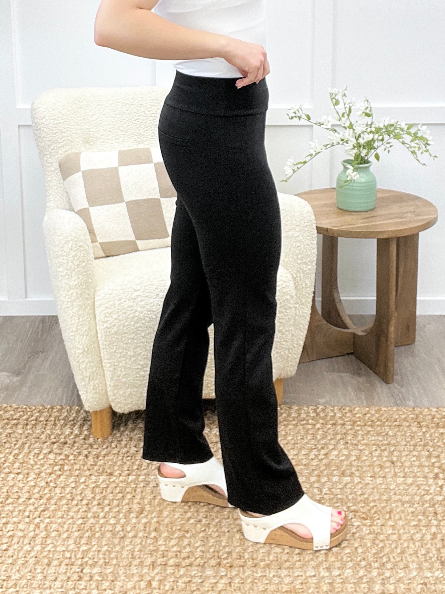 Dear Scarlett Women's Solid Straight Leg Magic Pants, Black