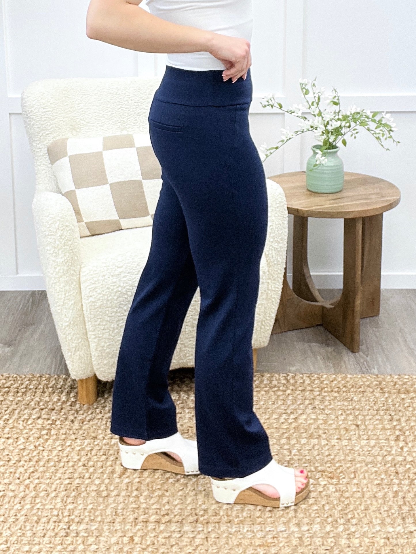 Dear Scarlett Women's Solid Straight Leg Magic Pants, Navy