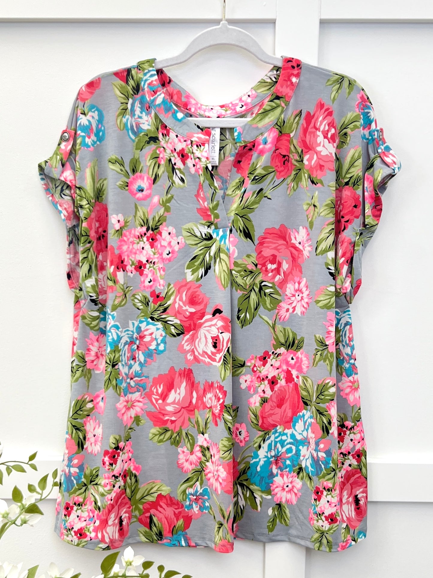 Dear Scarlett Women's Gray Floral Print Short Sleeve Lizzy Top