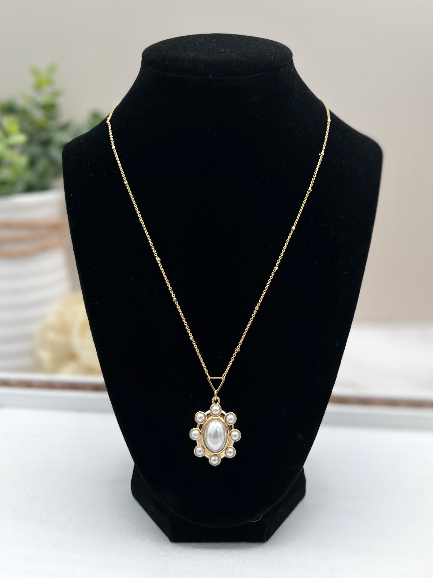 Everyday Glam Pearl Necklace