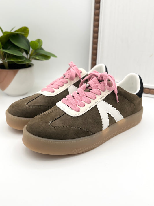 MIA Axel Sneakers
