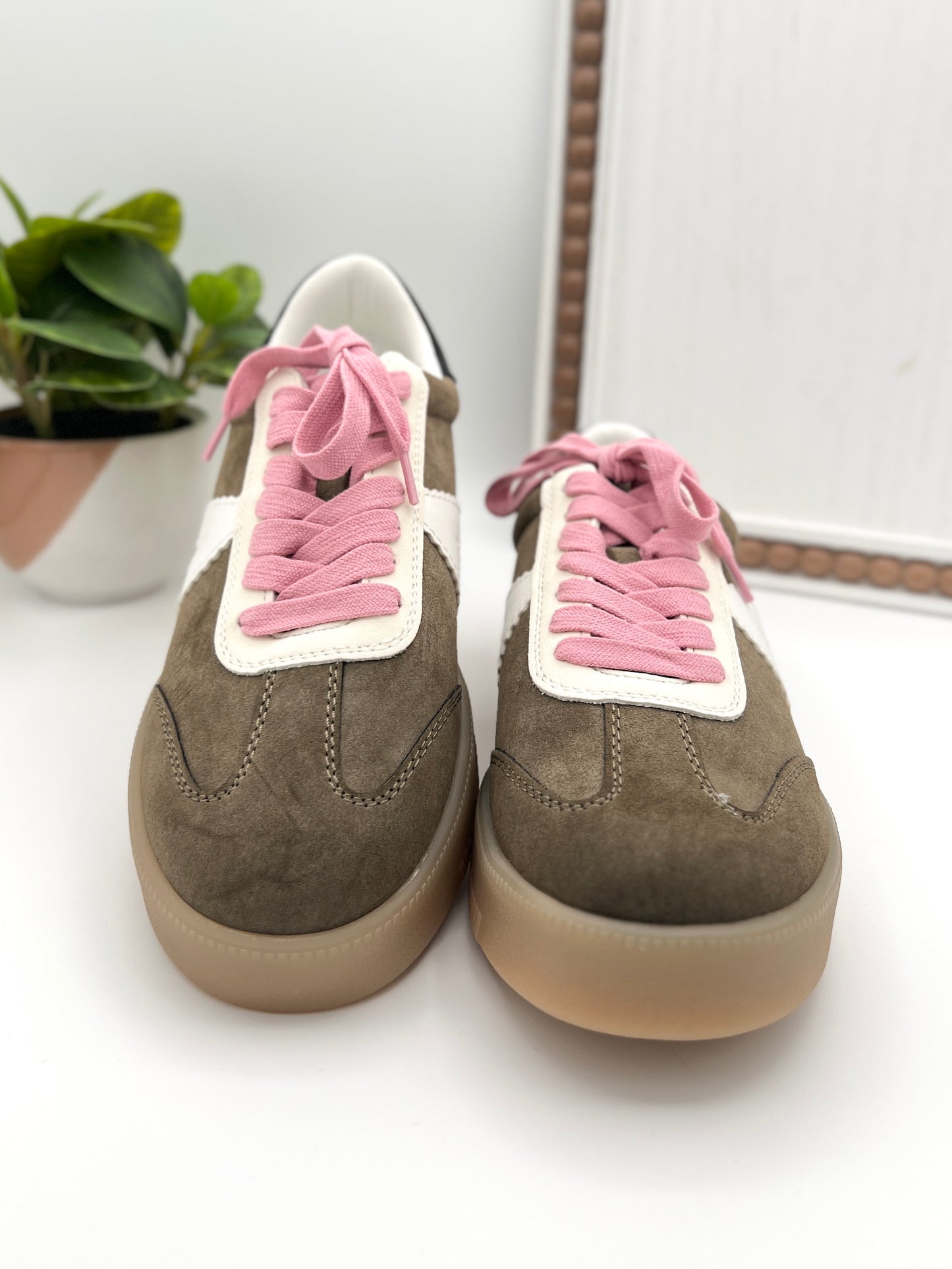 MIA Axel Sneakers