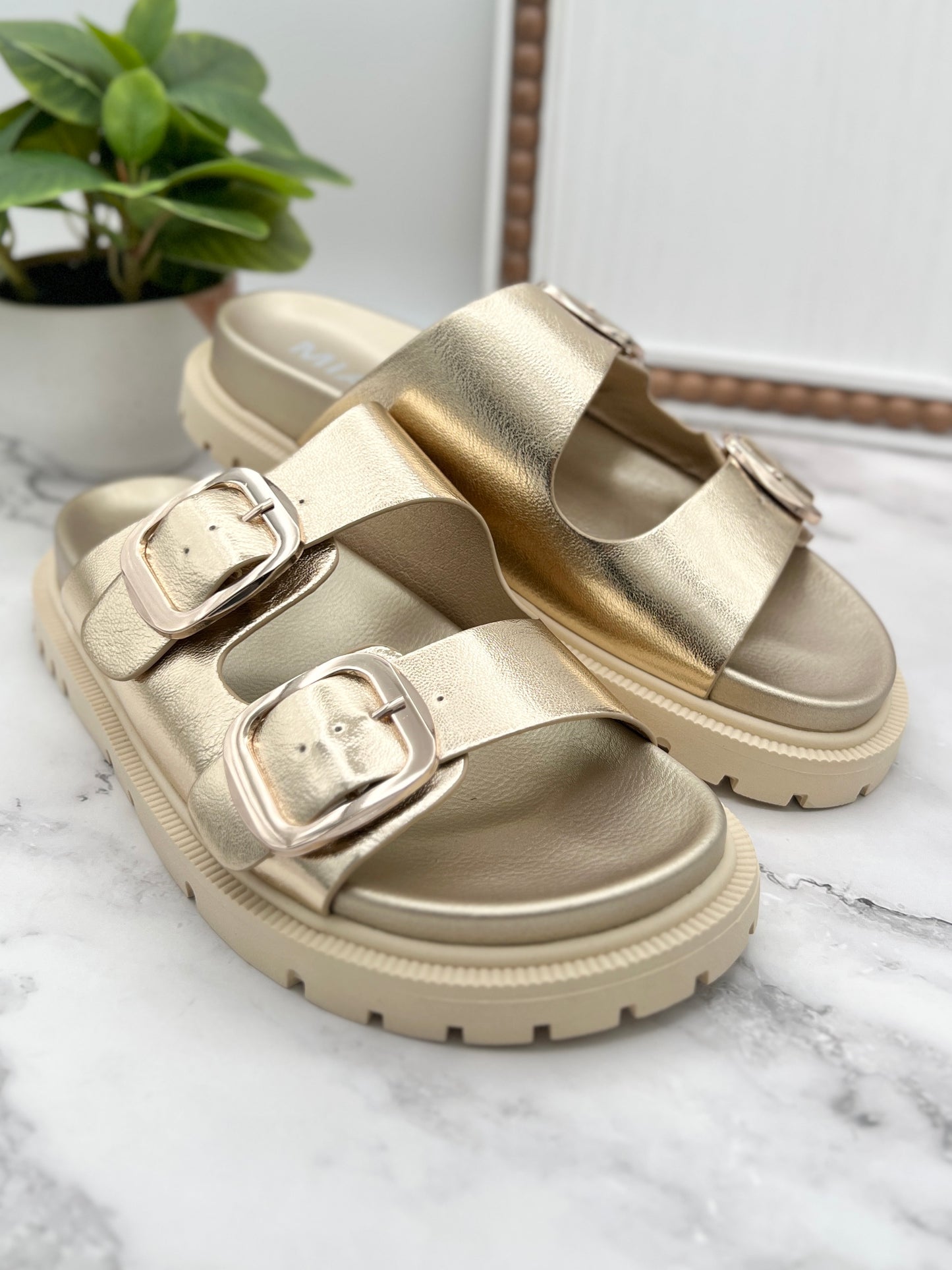 MIA Shoes Gen Sandals - Gold Metallic