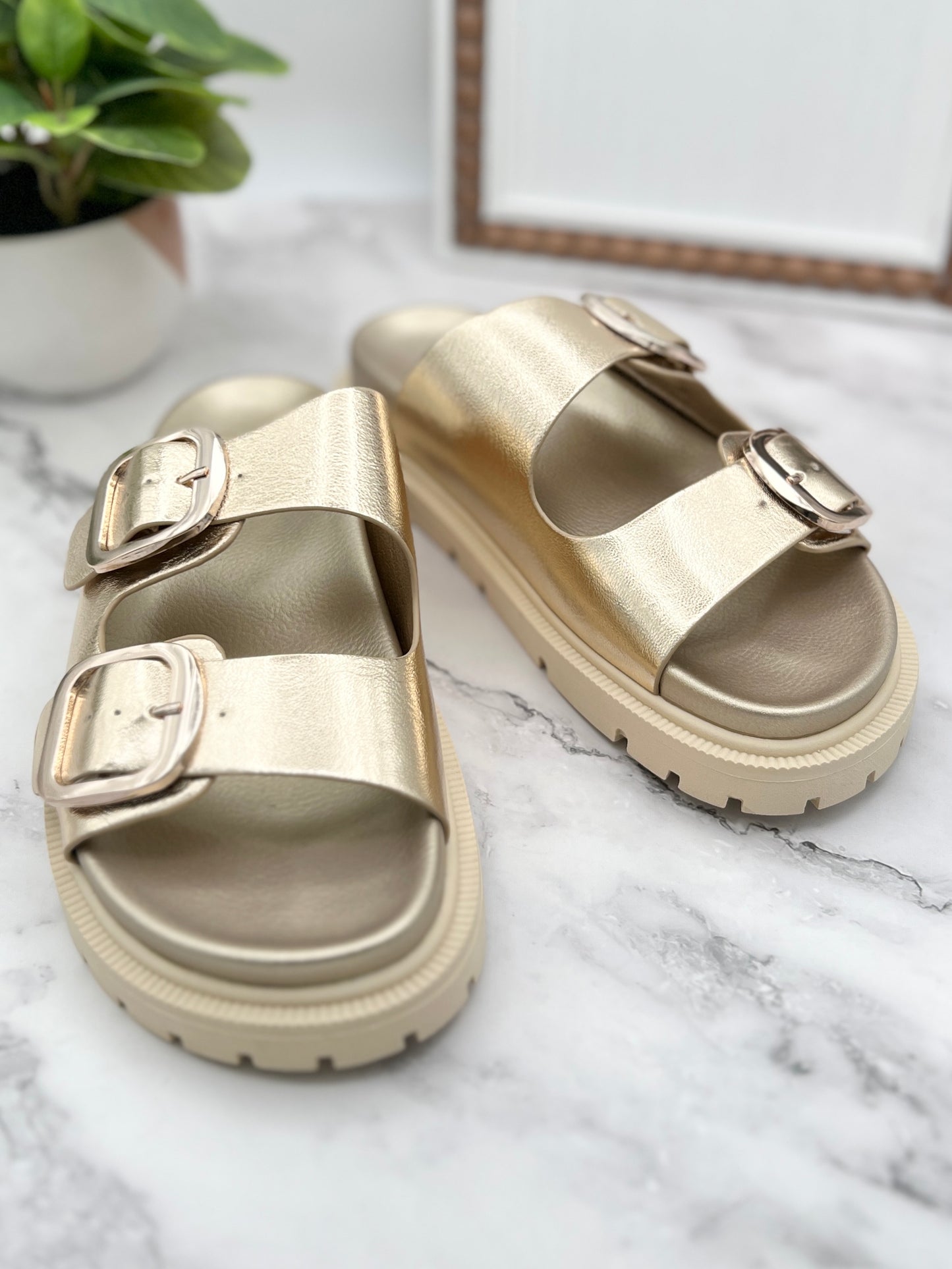 MIA Shoes Gen Sandals - Gold Metallic