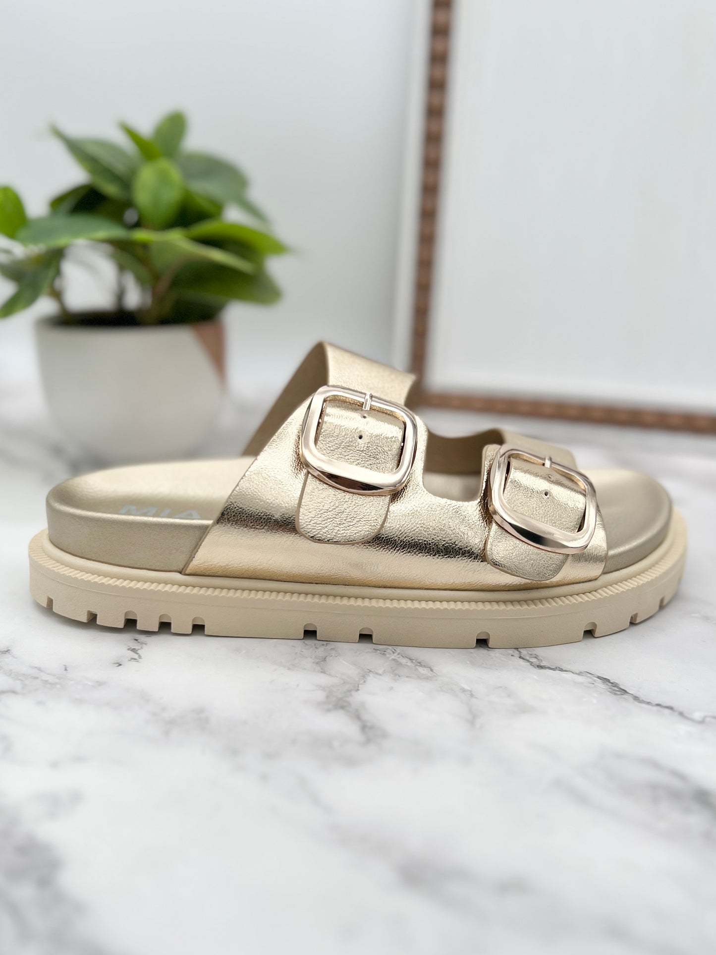 MIA Shoes Gen Sandals - Gold Metallic
