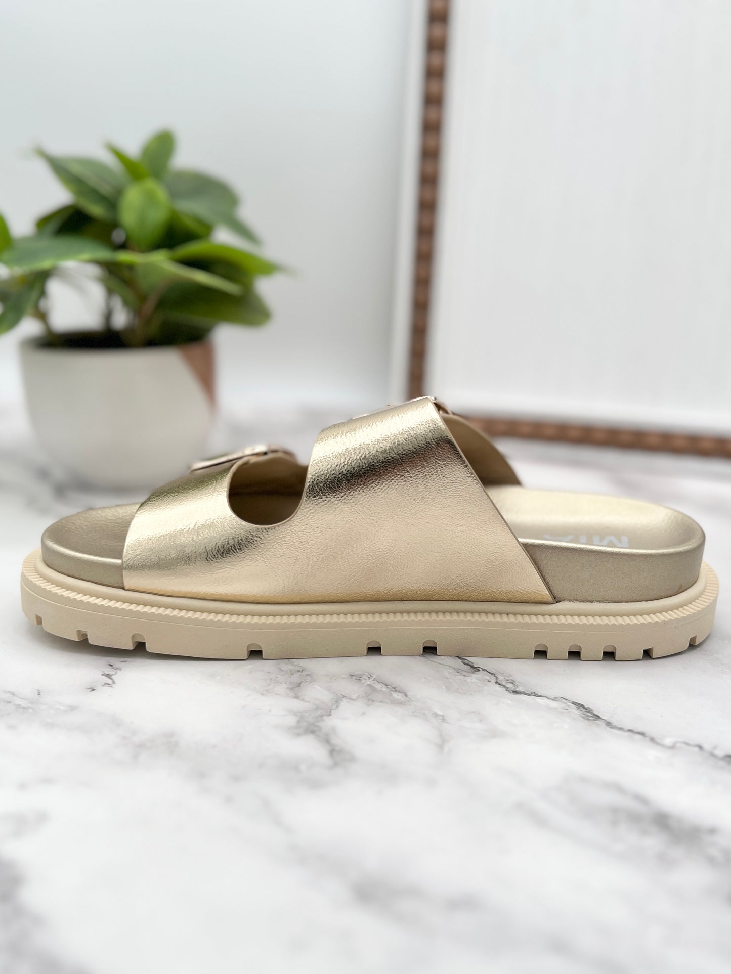 MIA Shoes Gen Sandals - Gold Metallic
