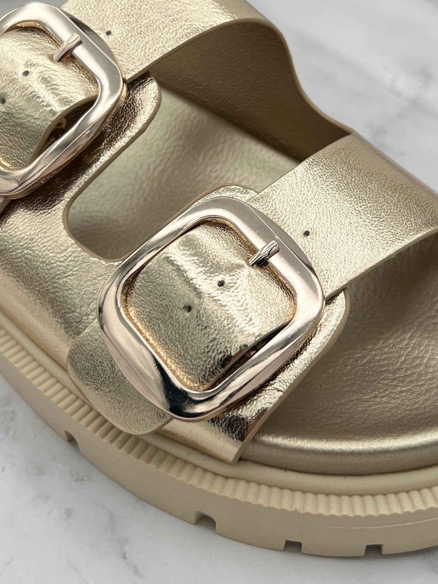 MIA Shoes Gen Sandals - Gold Metallic