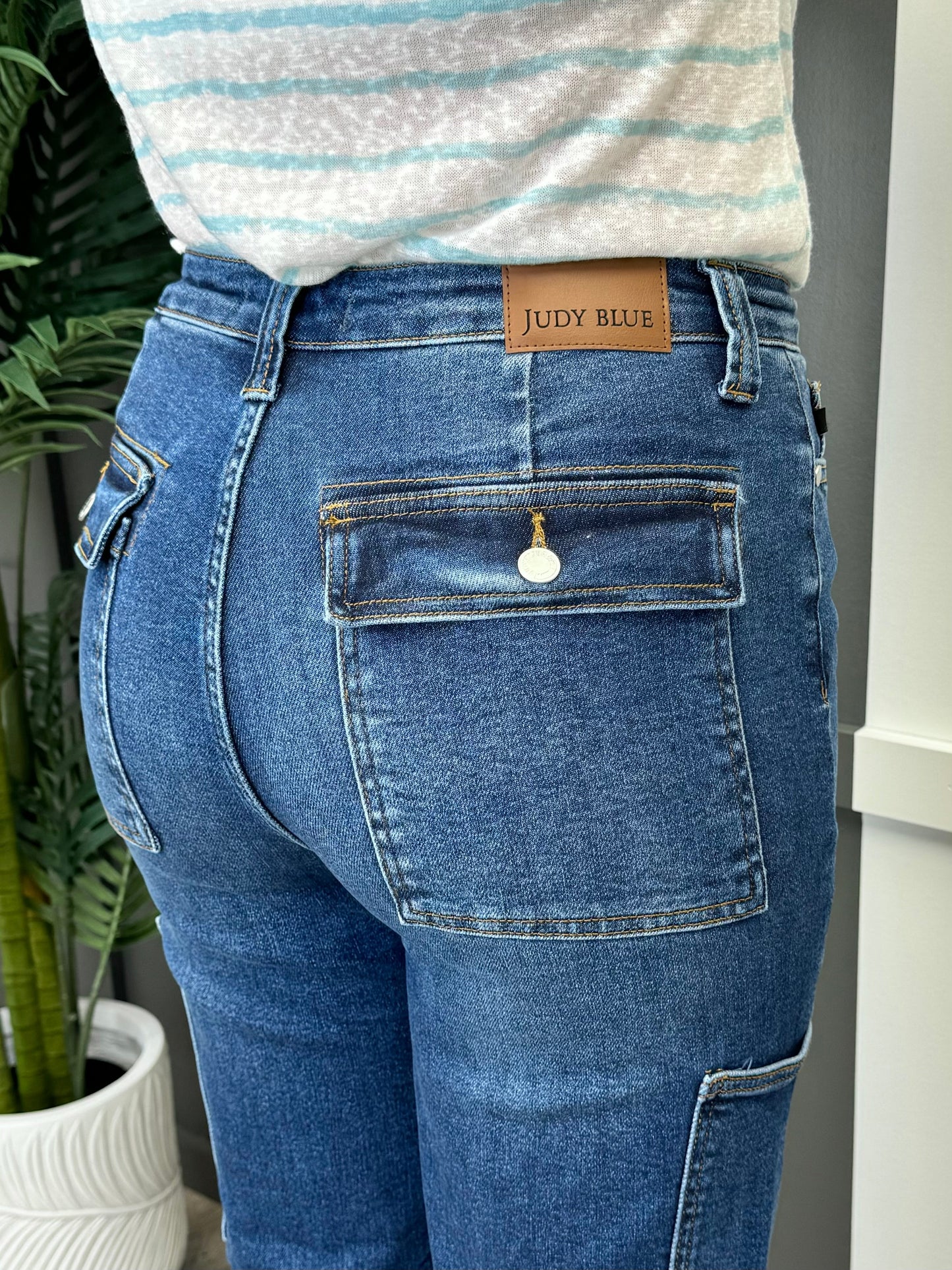 Judy Blue The Claire Wide Leg Cargo Jeans